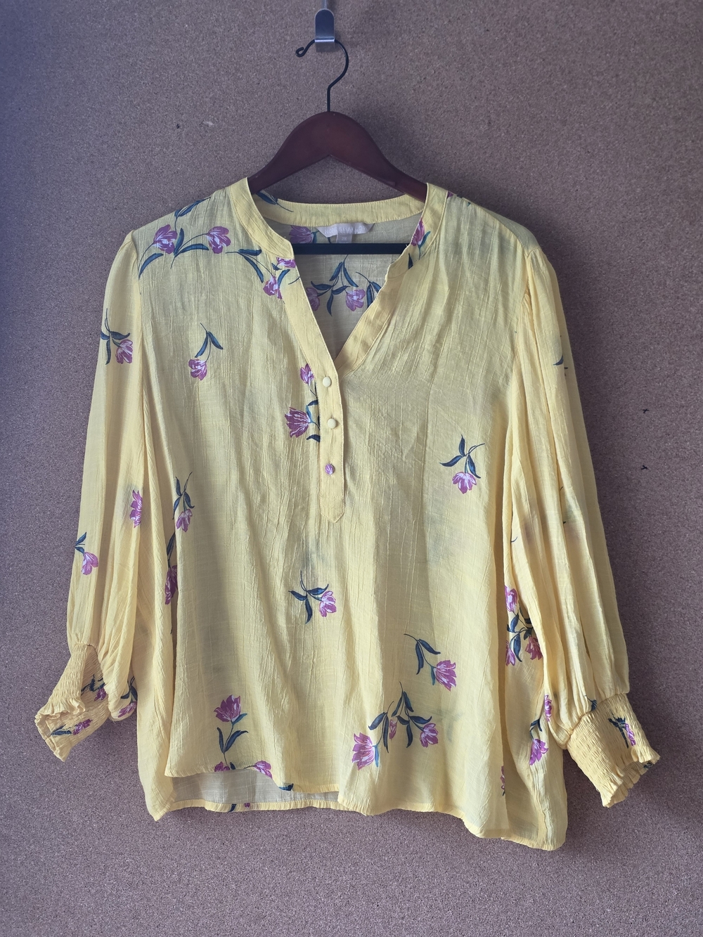 Hope & Harlow Yellow Floral Button Front Blouse 2X V-Neck Lightweight Tunic